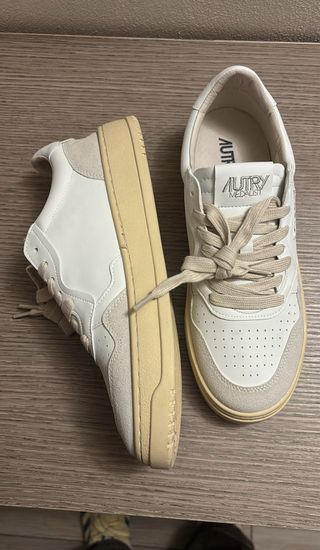 Autry scarpe bianche e grigie