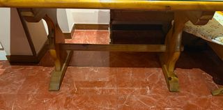 Mesa con Cristal y banco esquinero con con baules