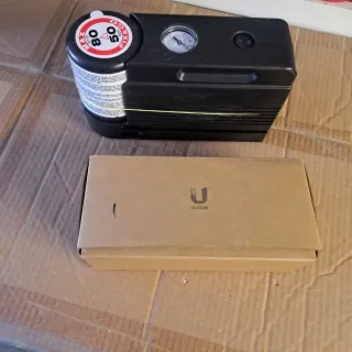 Kit Gonfiaggio Emergenza Auto.  Piu Kit lavaggio