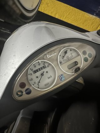 Vespa et 2 cuidad siempre en parking  A solo 650