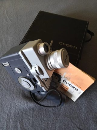Cinepresa Crown 8