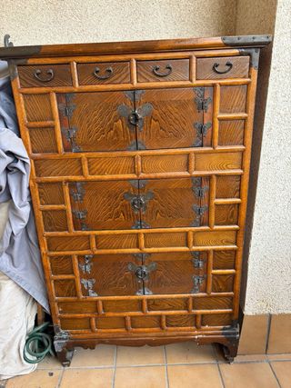 Mueble de madera y metal