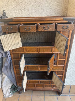 Mueble de madera y metal