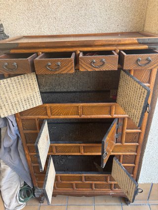 Mueble de madera y metal