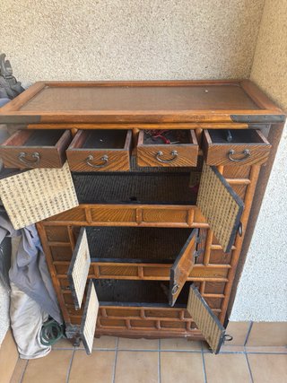 Mueble de madera y metal