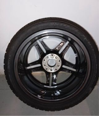Llanta Mercedes AMG 18” prácticamente nueva