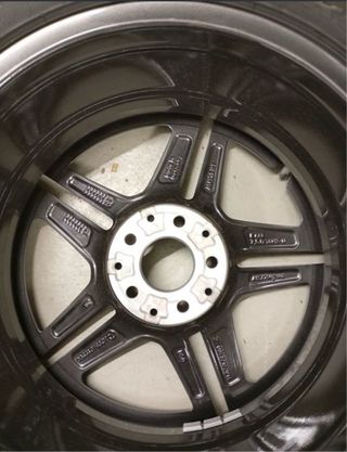 Llanta Mercedes AMG 18” prácticamente nueva