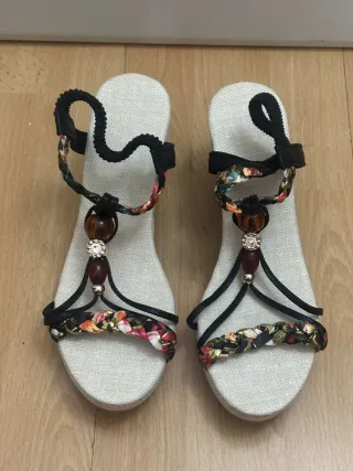 Sandalias cuña mujer negras pedrería T.37