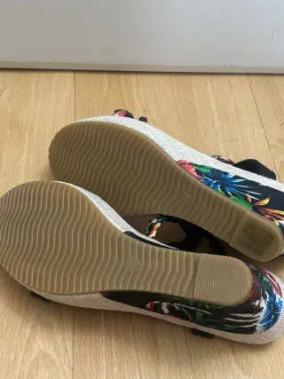 Sandalias cuña mujer negras pedrería T.37