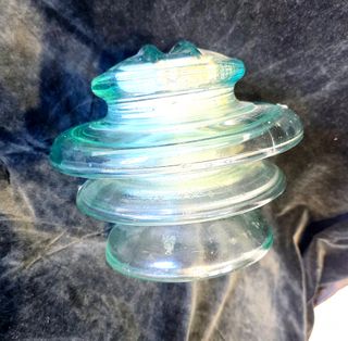 Isolatore elettrico in vetro verde acqua