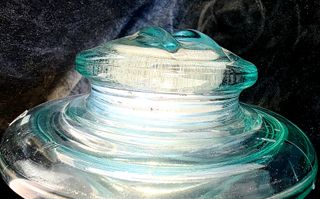 Isolatore elettrico in vetro verde acqua