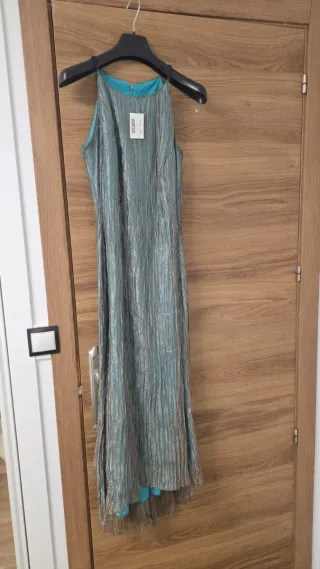 Vestido plateado y turquesa
