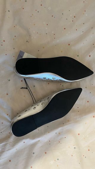 Bailarinas plateadas con tachas de Lefties