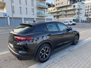 Alfa Romeo Stelvio 2021