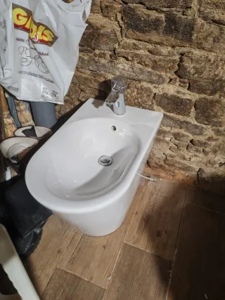 Bidé redondo plata y blanco