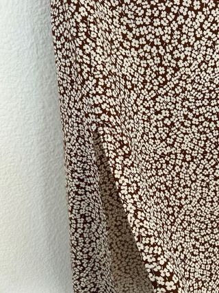 Falda midi Zara flores blanca