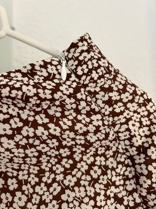 Falda midi Zara flores blanca