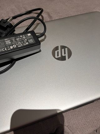 Portátil HP Plata con Cargador