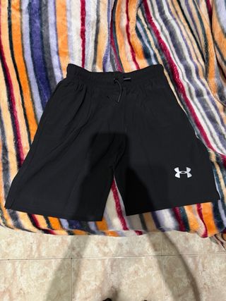 Pantalón corto Under Armour gris