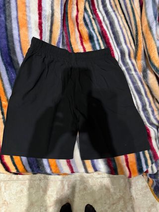 Pantalón corto Under Armour gris