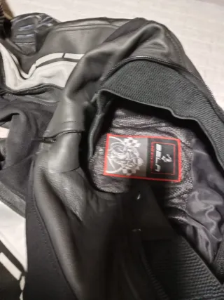 Mono de piel Bela hombre 2 piezas .