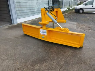 Polidózer Amarillo con Cilindro Hidráulico
