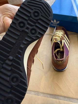 Tênis Adidas Castanho/Bordô