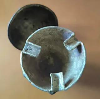 Cenicero Africano de Bronce. Granero.Etnia Mossi.