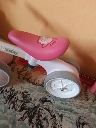 Triciclo infantil rosa y blanco