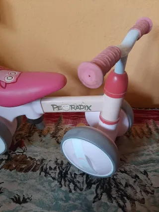 Triciclo infantil rosa y blanco