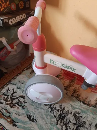 Triciclo infantil rosa y blanco