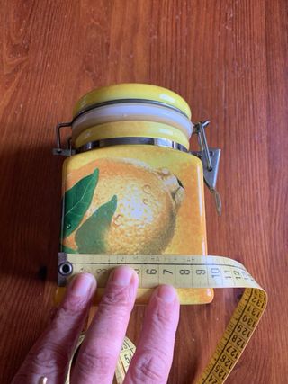 Barattolo in ceramica decorato a tema limoni