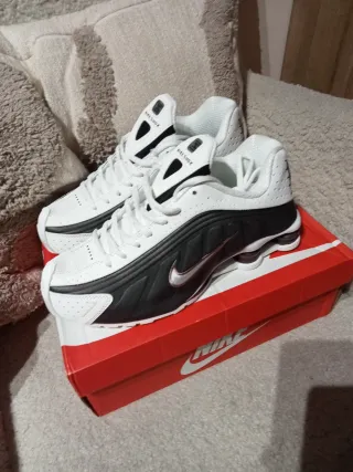 Zapatillas Nike Shox R4 Blancas y Negras