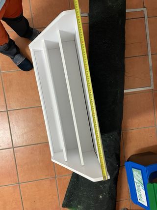 Librería infantil blanca para cuentos