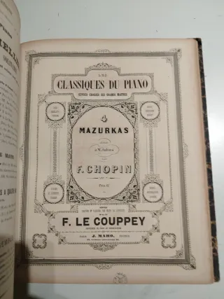 Libro antiguo piano Les Clasiques du piano