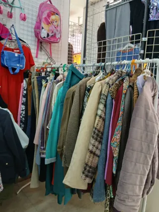 Ropa segunda mano en buen estado de niños y adulto