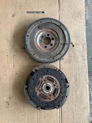 Volante motor y embrague 1.9d AEF.