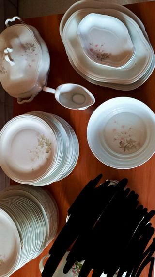 Vajilla de porcelana floral rosa y blanca