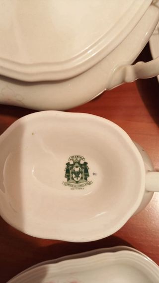 Vajilla de porcelana floral rosa y blanca