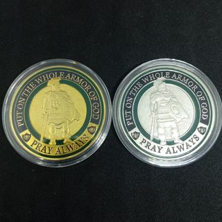 2 MONEDAS ARMADURA DE DIOS DE 40MM EN CÁPSULAS