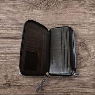 Monedero Pepe Jeans gris tachuelas.