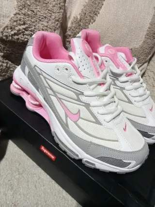 Zapatillas Nike Blancas y Rosas