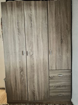 Armario de madera 3 puertas y cajones