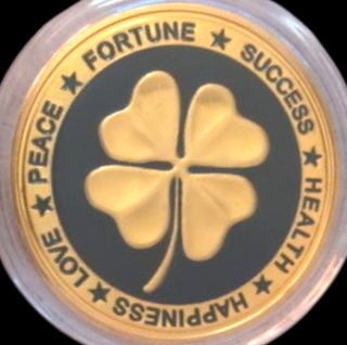 MONEDA TRÉBOL DE LA SUERTE DE 40 MM + EXPOSITOR