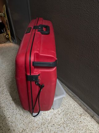 Maleta de viaje grande roja Medidas: 22cmx56x73