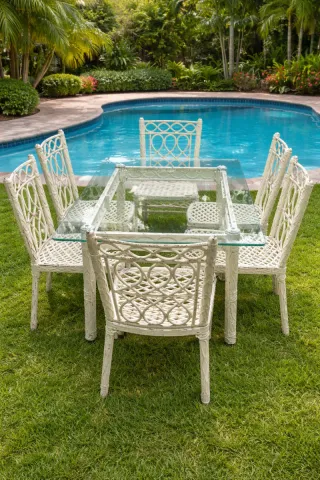 Mesa y sillas jardin