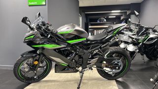 Kawasaki Ninja 125 Sportbike Negra/Verde