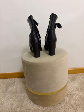 Botines de piel negros con cordones