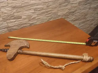 Hacha de madera artesanal