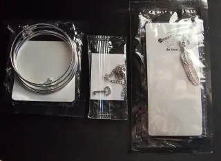 Set gioielli bracciali, collana e ciondolo